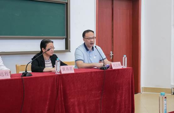 刘经理发言特写2